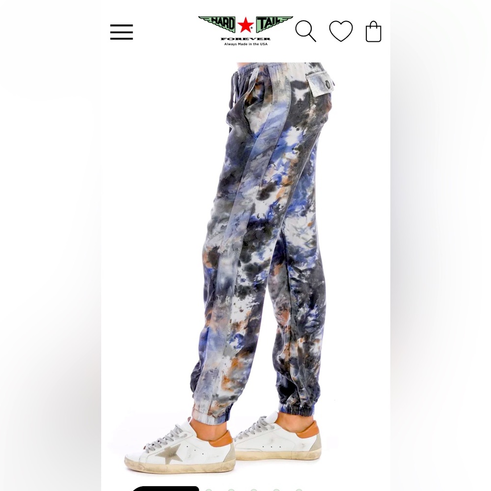 Hard Tail joggers with side stripe detail. Perfect condition!!